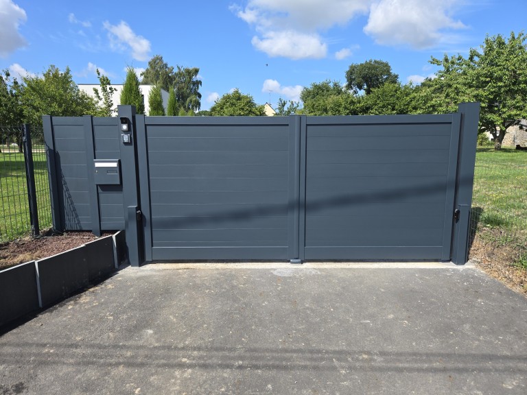 Portails et clôtures : comment sécuriser et valoriser son extérieur à Lamballe, Broons et Plancoët en 2025